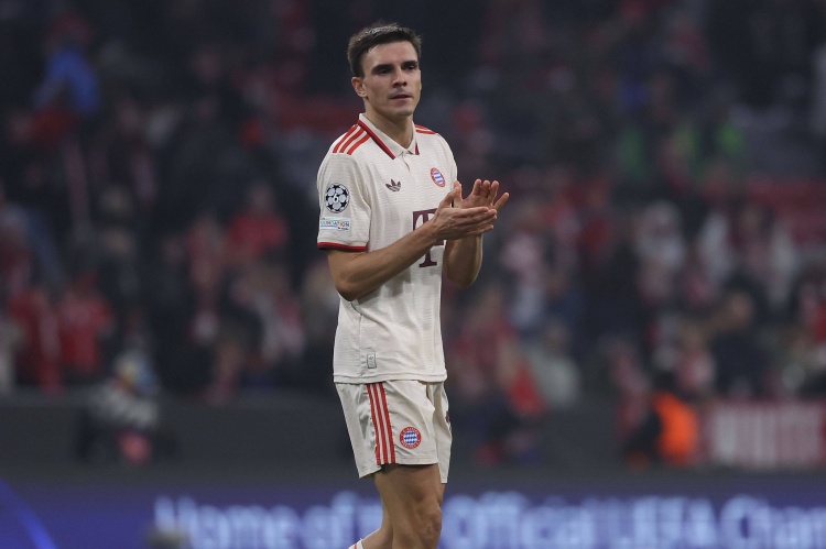 法尔克:拜仁盼维拉报价帕利尼亚,球员坚持留队施压