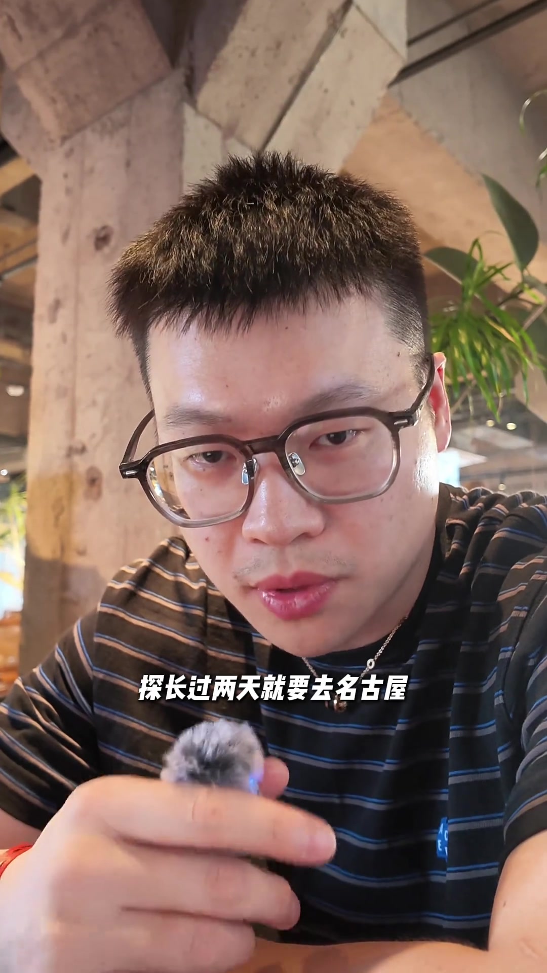 甚至不如大学宿舍?媒体人晒中国男篮前方住宿条件 三人挤小房间